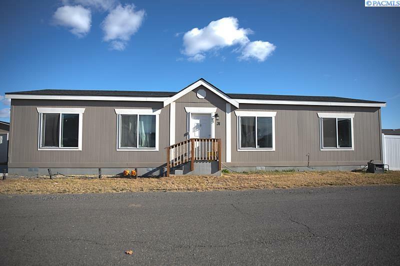 Property Photo:  2802 S 5th Ave 31  WA 98903 