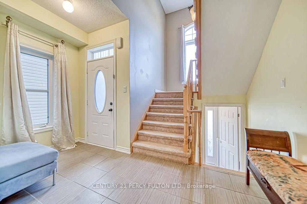 Property Photo:  710 Halbert Dr  ON L0N 1S2 