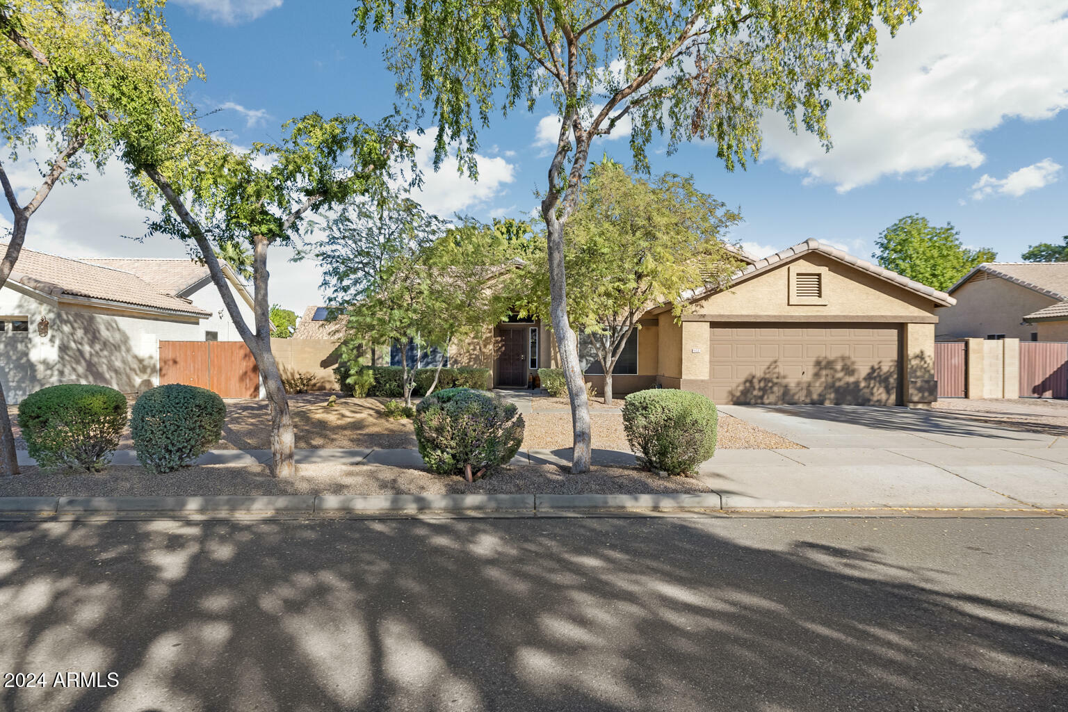 Property Photo:  901 S Evergreen Street  AZ 85225 