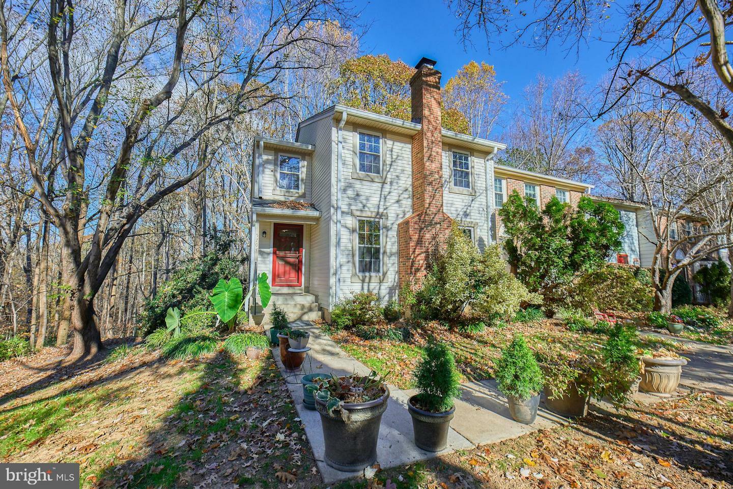 Property Photo:  5704 Walnut Wood Lane  VA 22015 