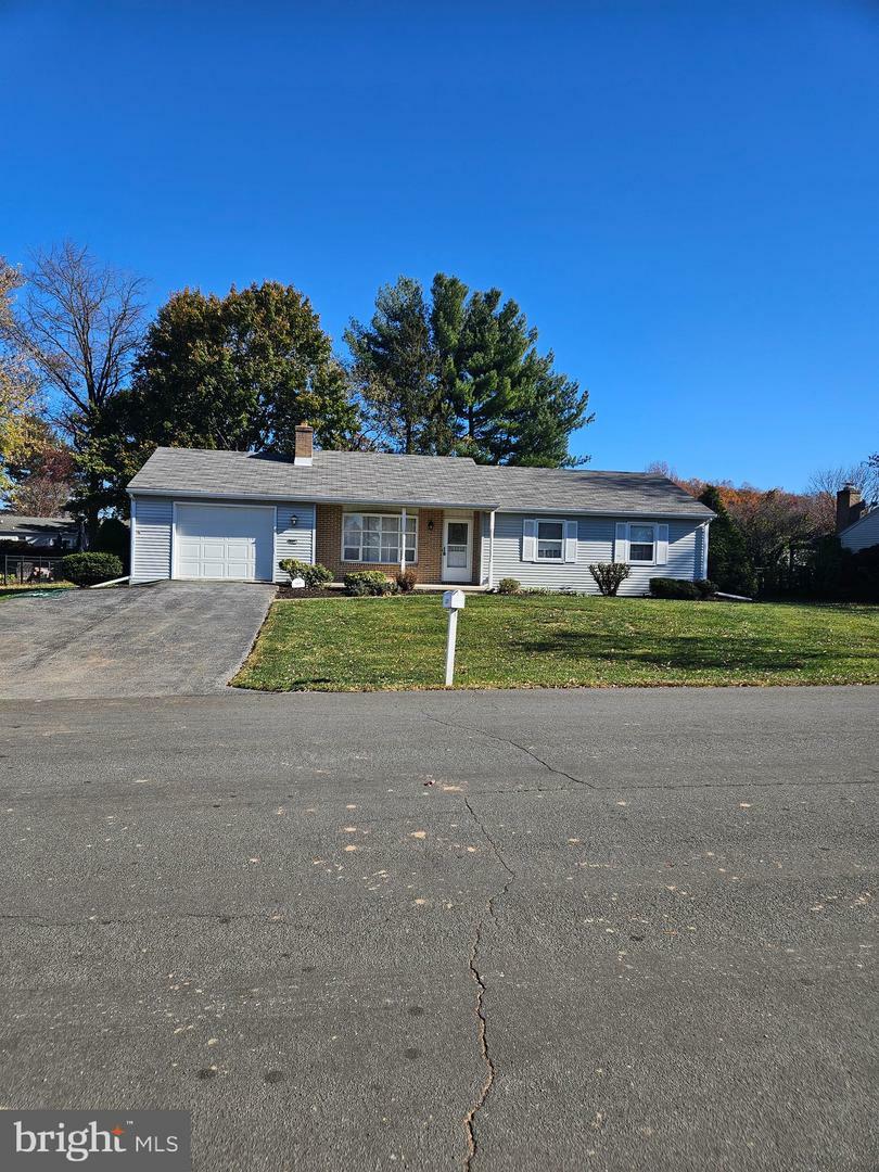 Property Photo:  2207 Boxwood Lane  PA 17055 