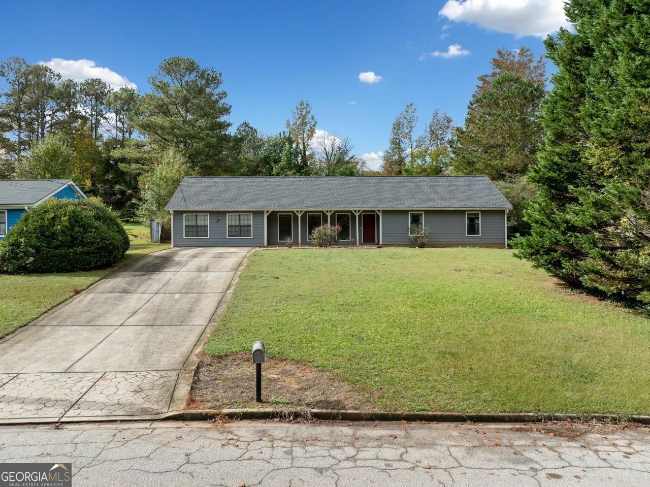 Property Photo:  1737 Dunbarton Drive  GA 30058 