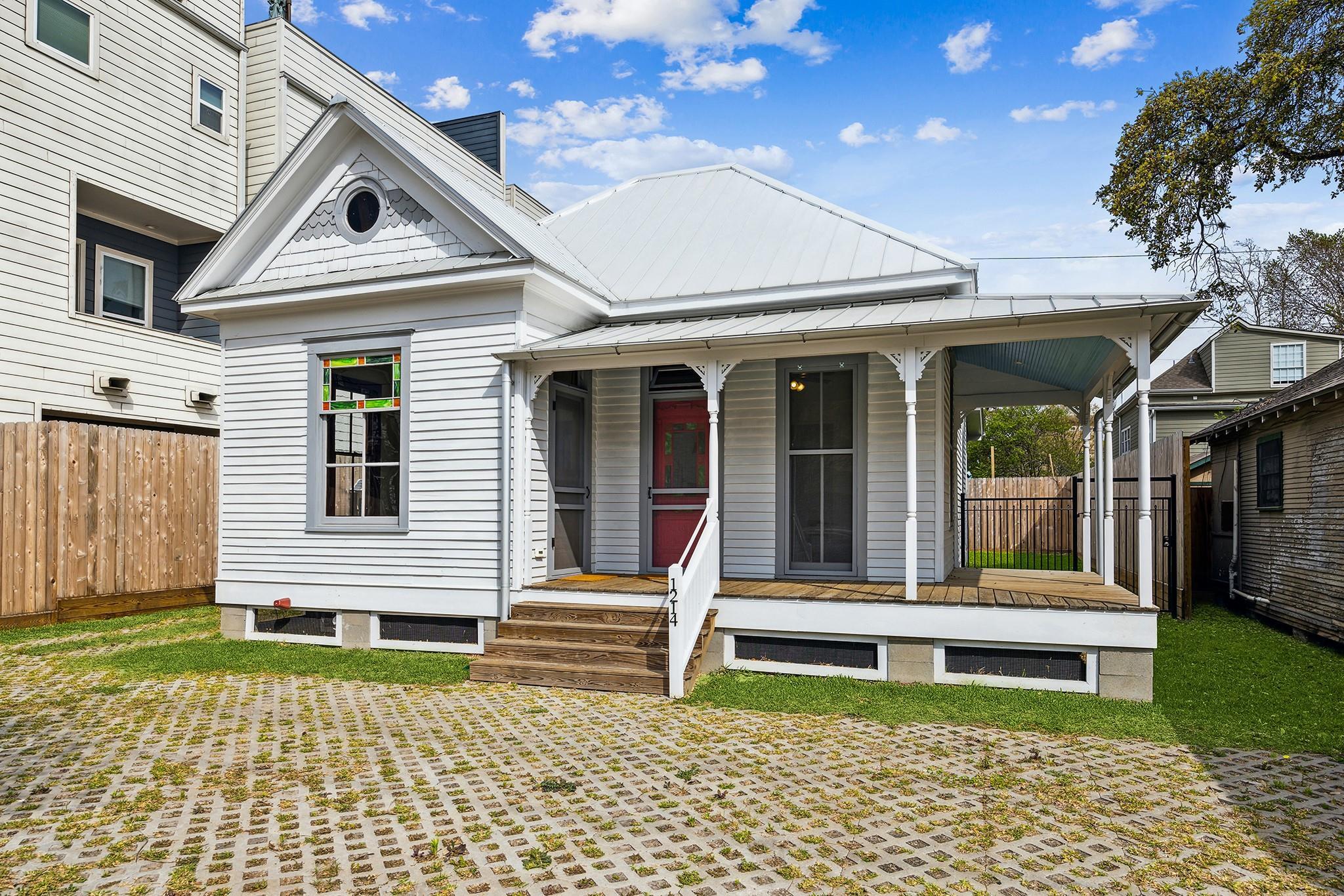 Property Photo: 1214 Crockett Street TX 77007