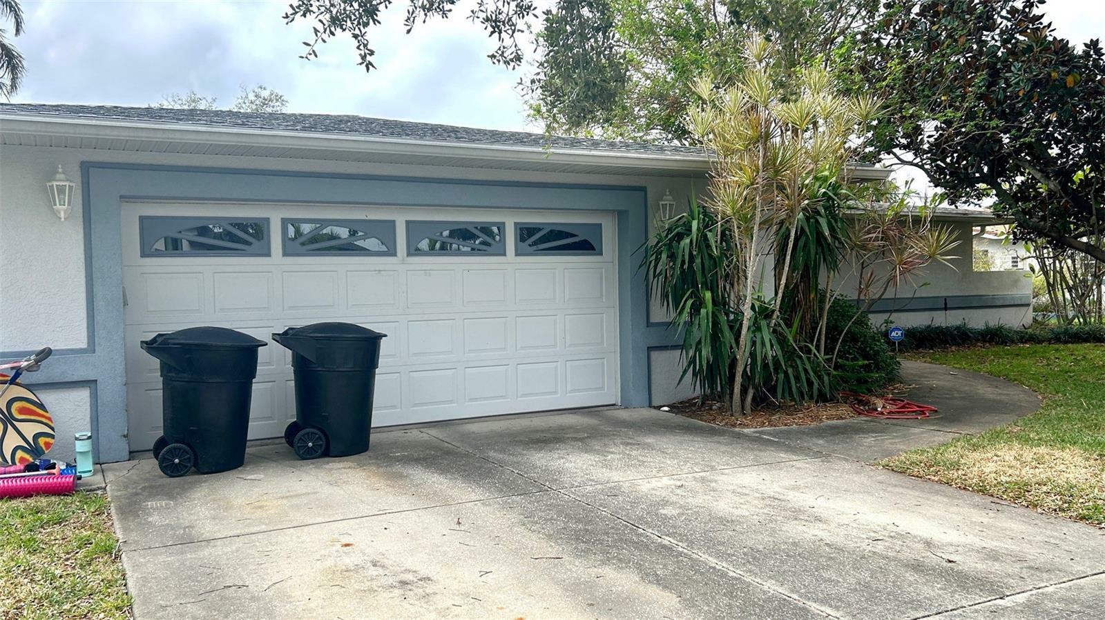 386 Bayview Drive NE  Saint Petersburg FL 33704 photo