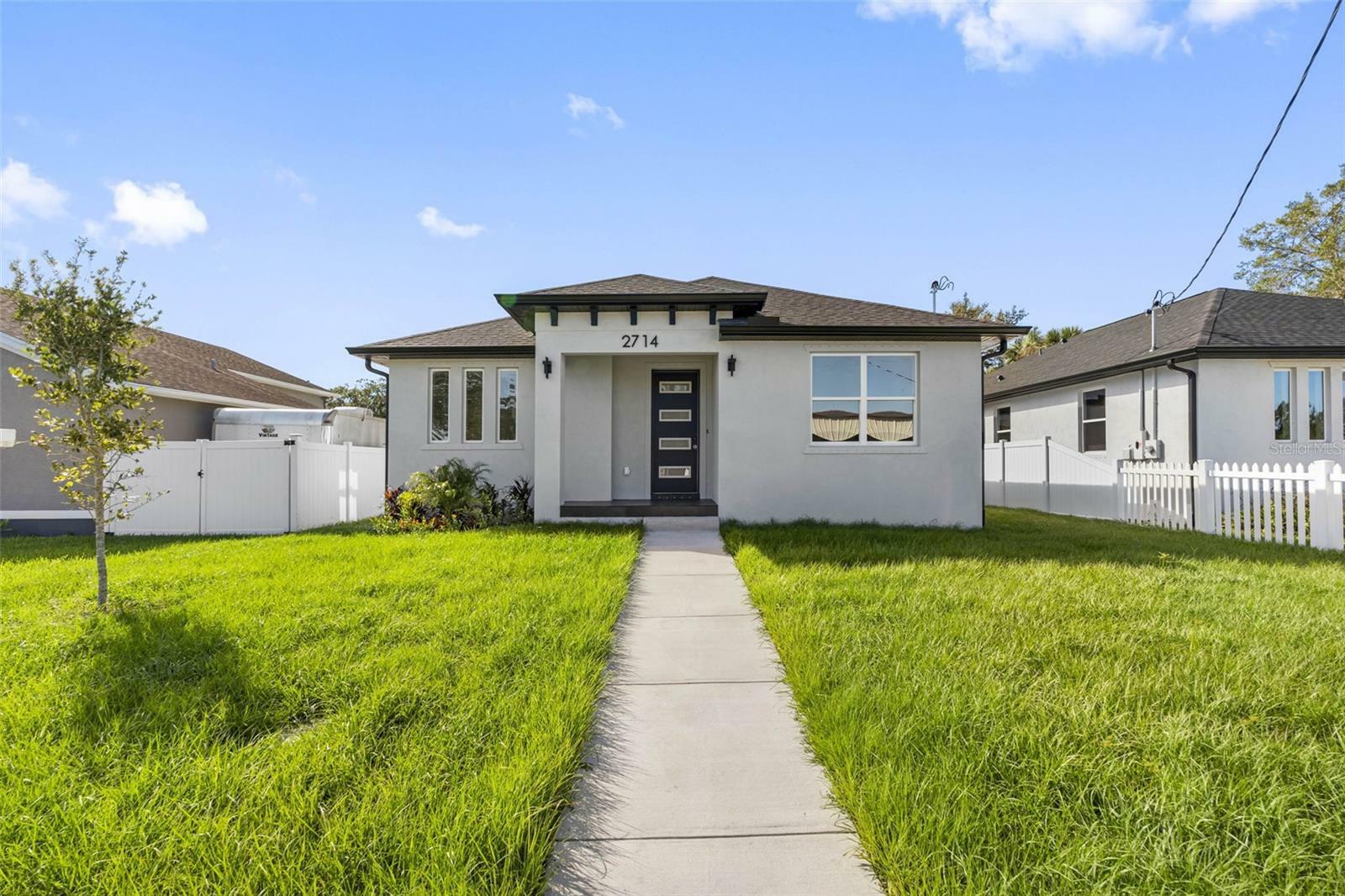 Property Photo:  2714 W Walnut Street  FL 33607 