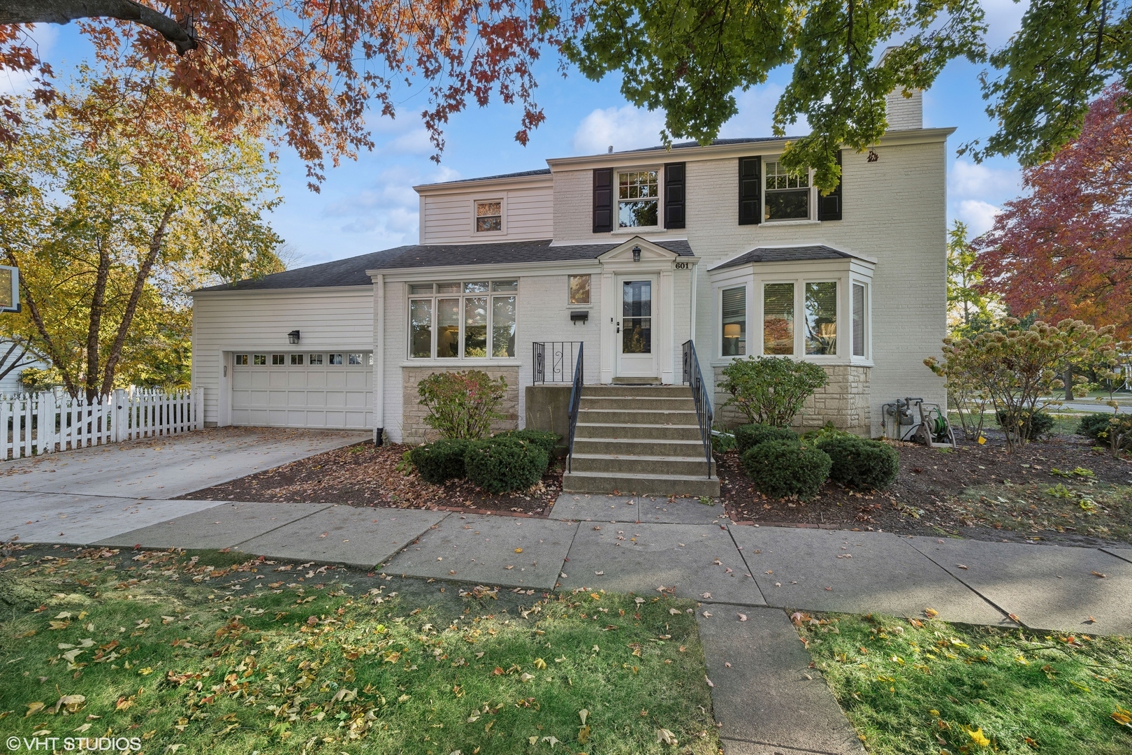 Property Photo:  601 S Kensington Avenue  IL 60525 