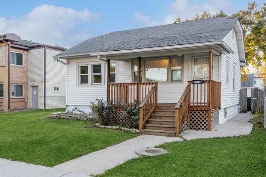 Property Photo:  1910 S 15th Avenue  IL 60155 