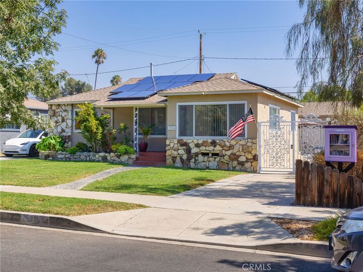 Property Photo:  2224 N Valley Street  CA 91505 