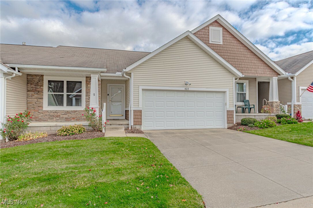 Property Photo: 822 Bristol Drive OH 44312