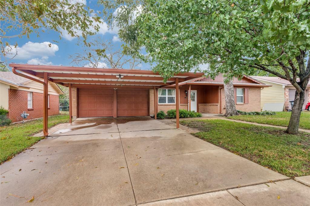 Property Photo: 1422 Phillips Street TX 76033