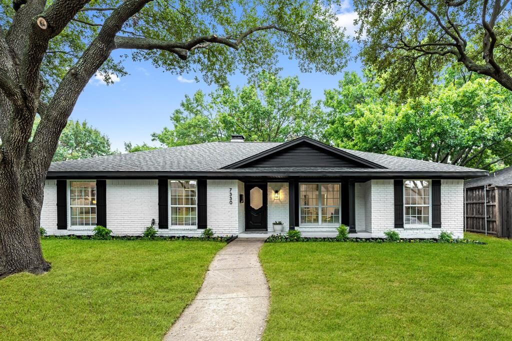 Property Photo: 7330 Heathermore Drive TX 75248