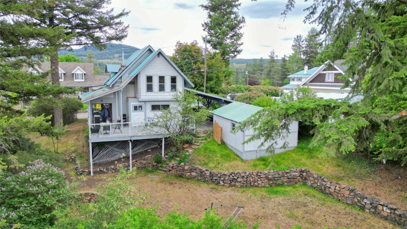 Property Photo:  153 Billiter Avenue  BC V0X 1W0 