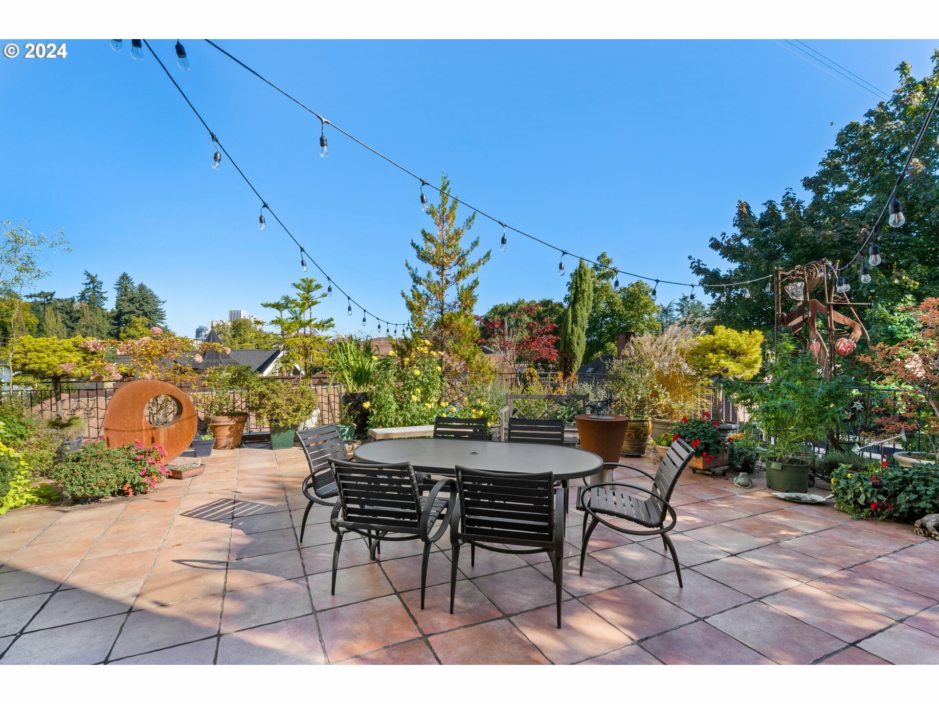 Property Photo: 3328 SW Barbur Blvd 4 OR 97239