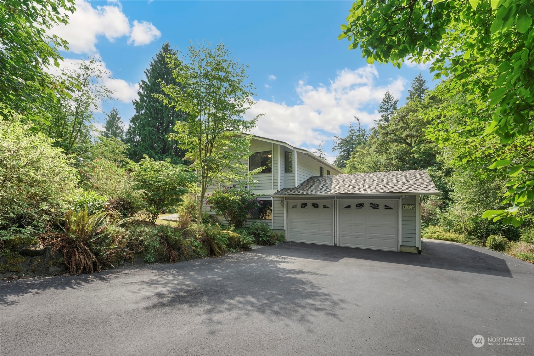 Property Photo:  19516 SE 23 Street  WA 98075 