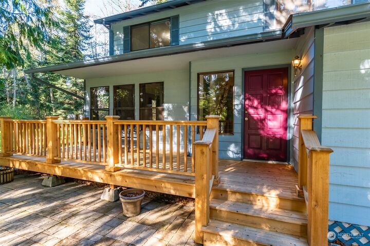 Property Photo:  4121  Noble Place  WA 98277 