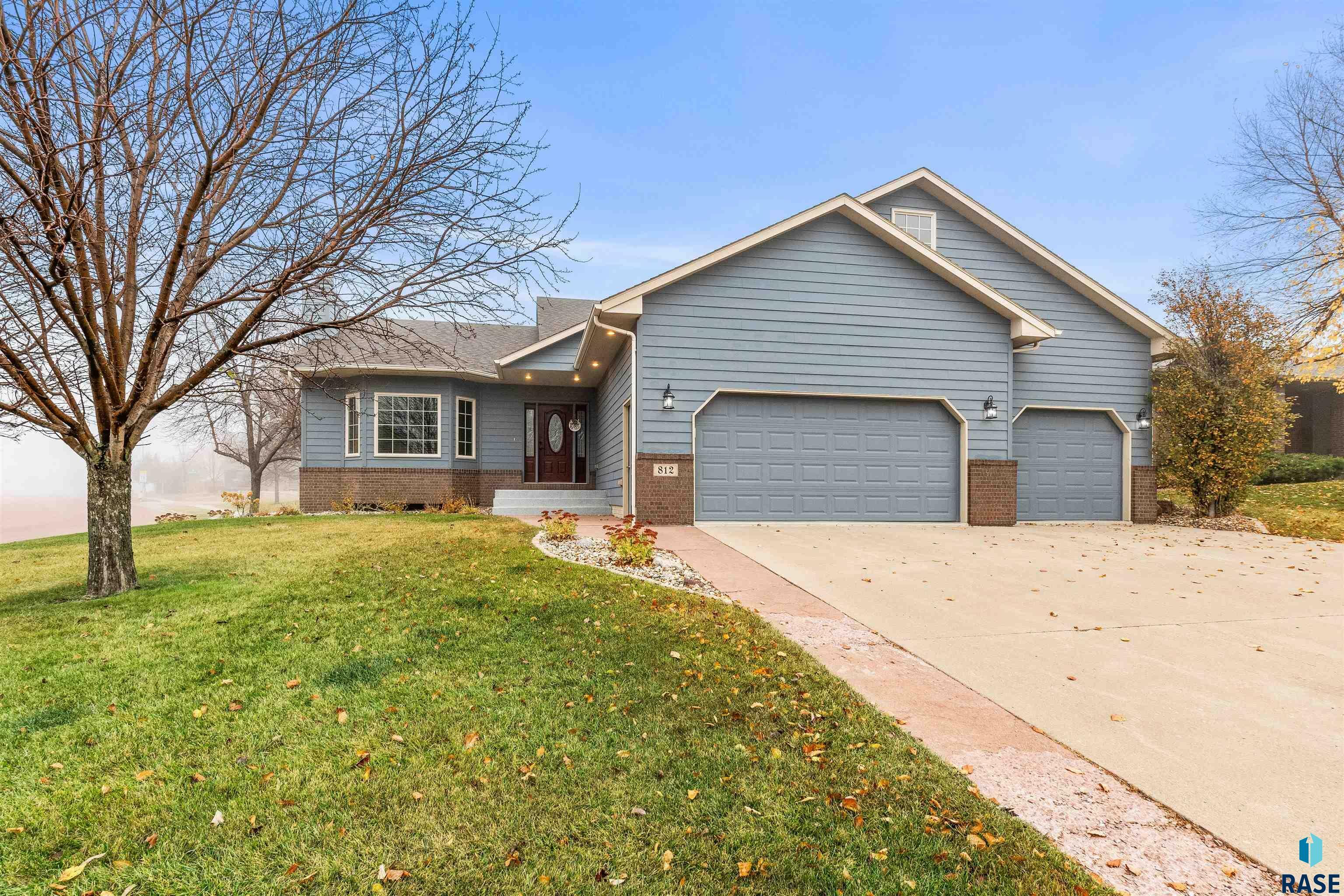 812 W Quail Creek Cir  Sioux Falls SD 57108 photo