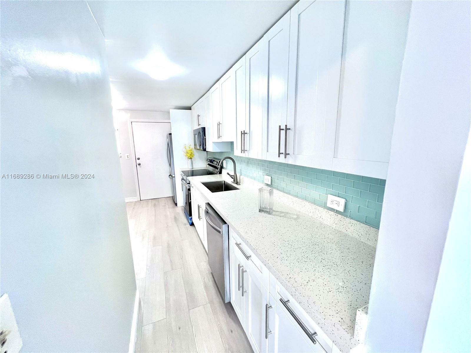 Property Photo:  3660 NE 166th St 505  FL 33160 