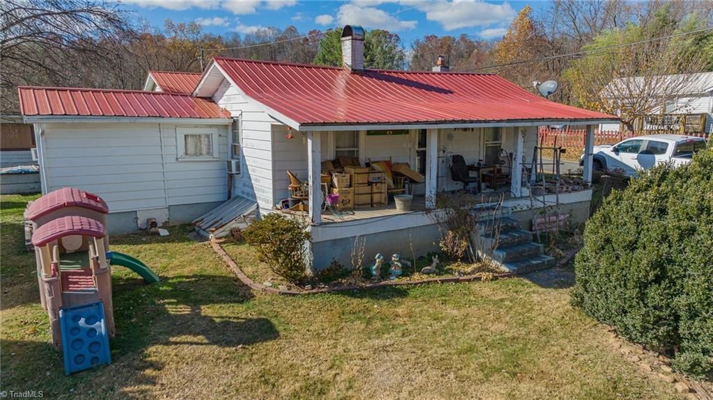 Property Photo: 161 Magnolia Street NC 27024