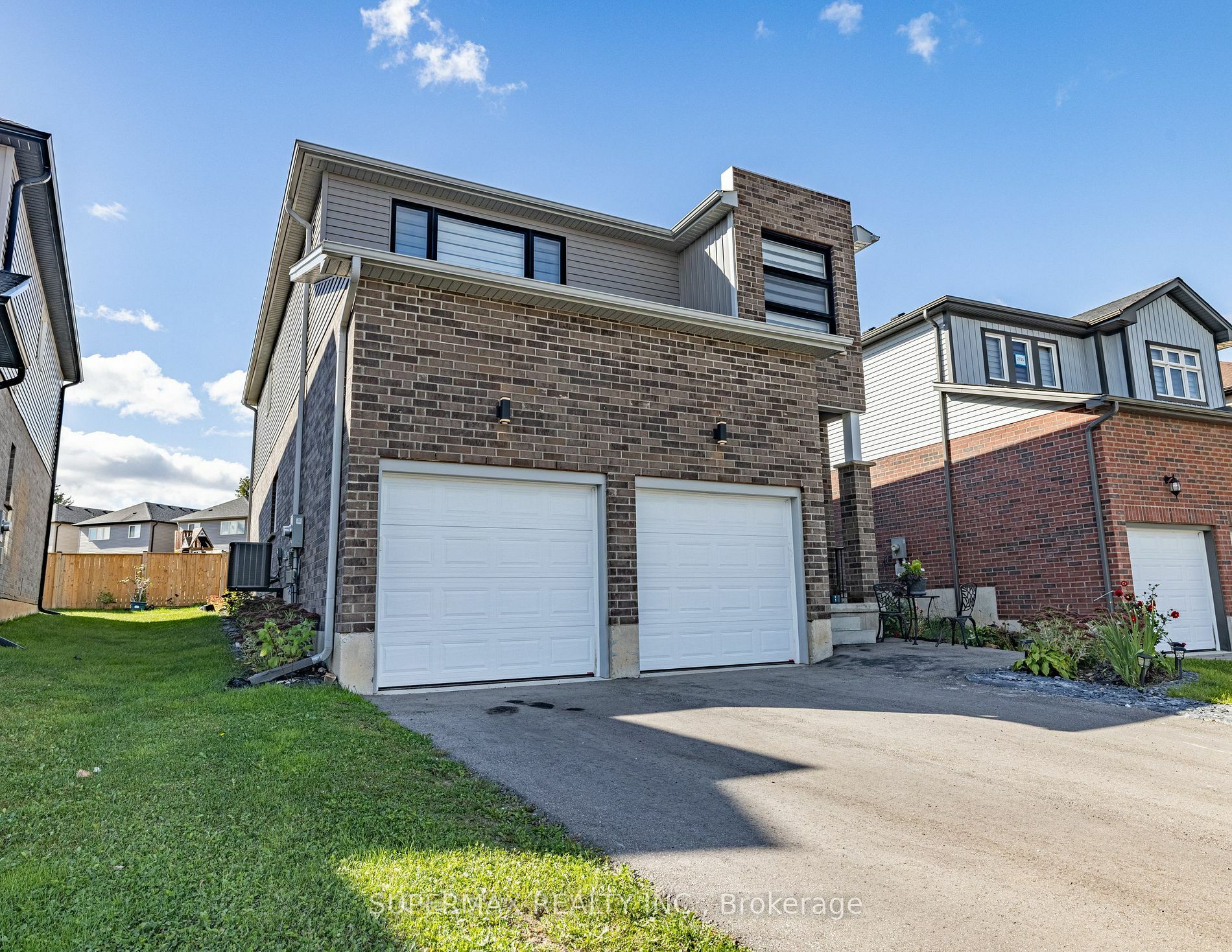 Property Photo:  2743 Oriole Dr  ON N6M 1E7 