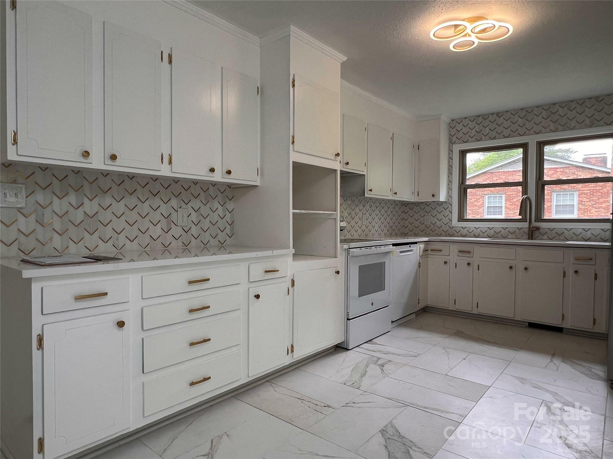 Property Photo: 912 Surry Drive NC 28152