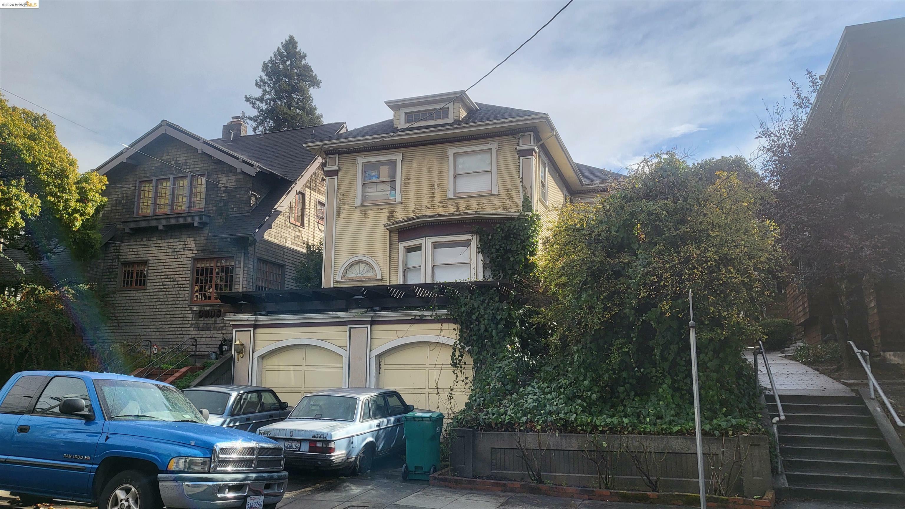 Property Photo:  3800 Harrison St  CA 94611 