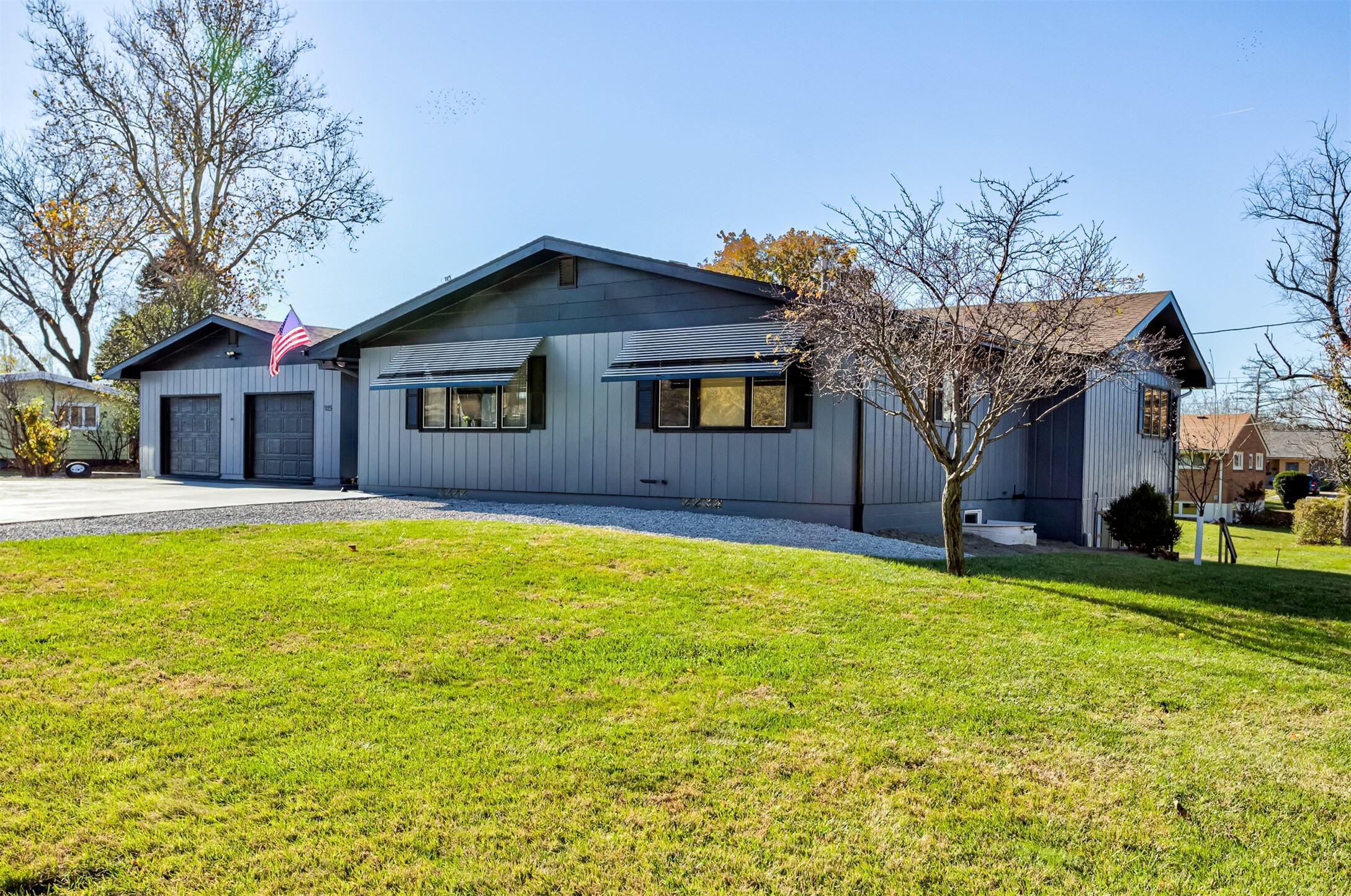Property Photo:  925 S Story Street  IA 50036 