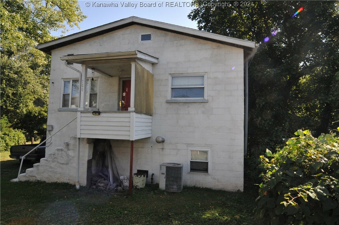 Property Photo: 100 Oak Street WV 25035