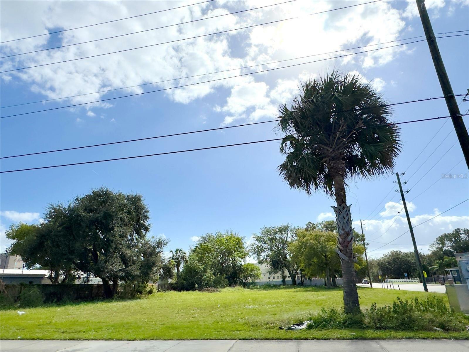 Property Photo:  452 W Donegan Avenue  FL 34741 