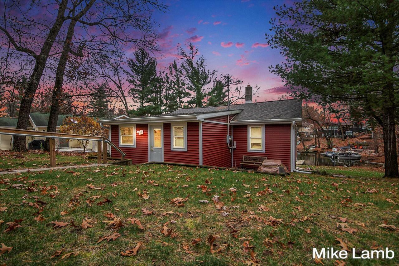 Property Photo:  1944 E Woodward Drive  MI 49337 