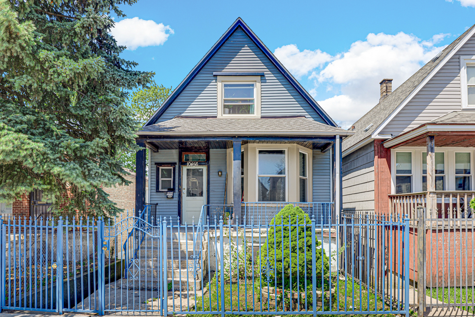 Property Photo:  10456 S Avenue L  IL 60617 