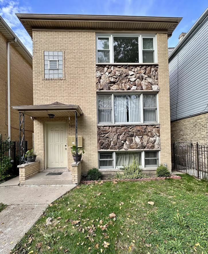 Property Photo:  2822 N Hamlin Avenue 2  IL 60618 