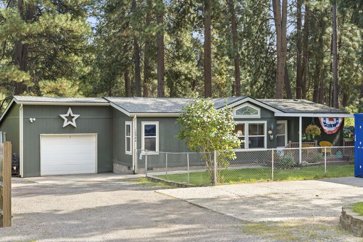 Property Photo:  18944 Choctaw Road  OR 97702 