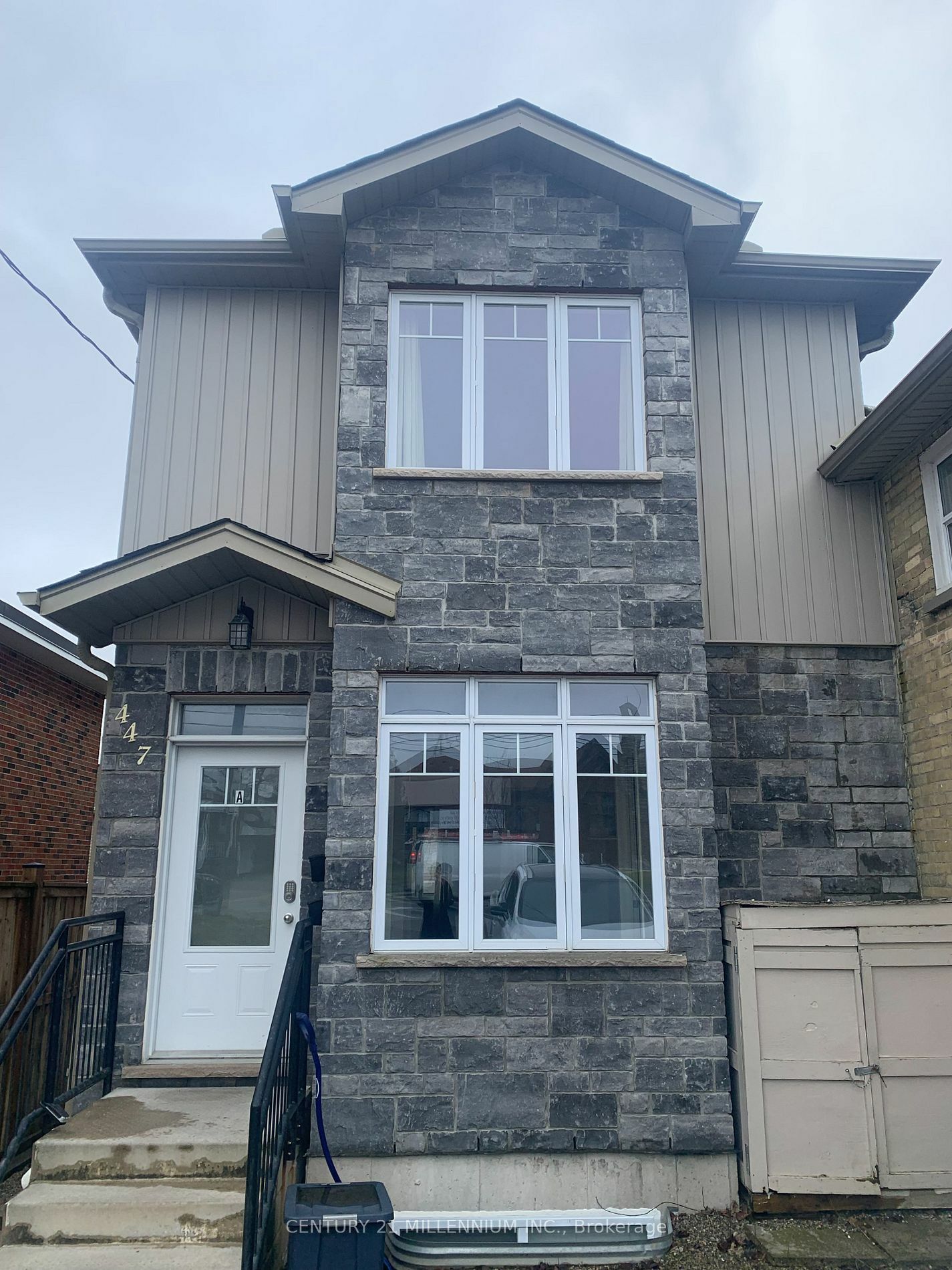 Photo de la propriété:  447 Stirling Ave S Lower  ON N2M 3H7 