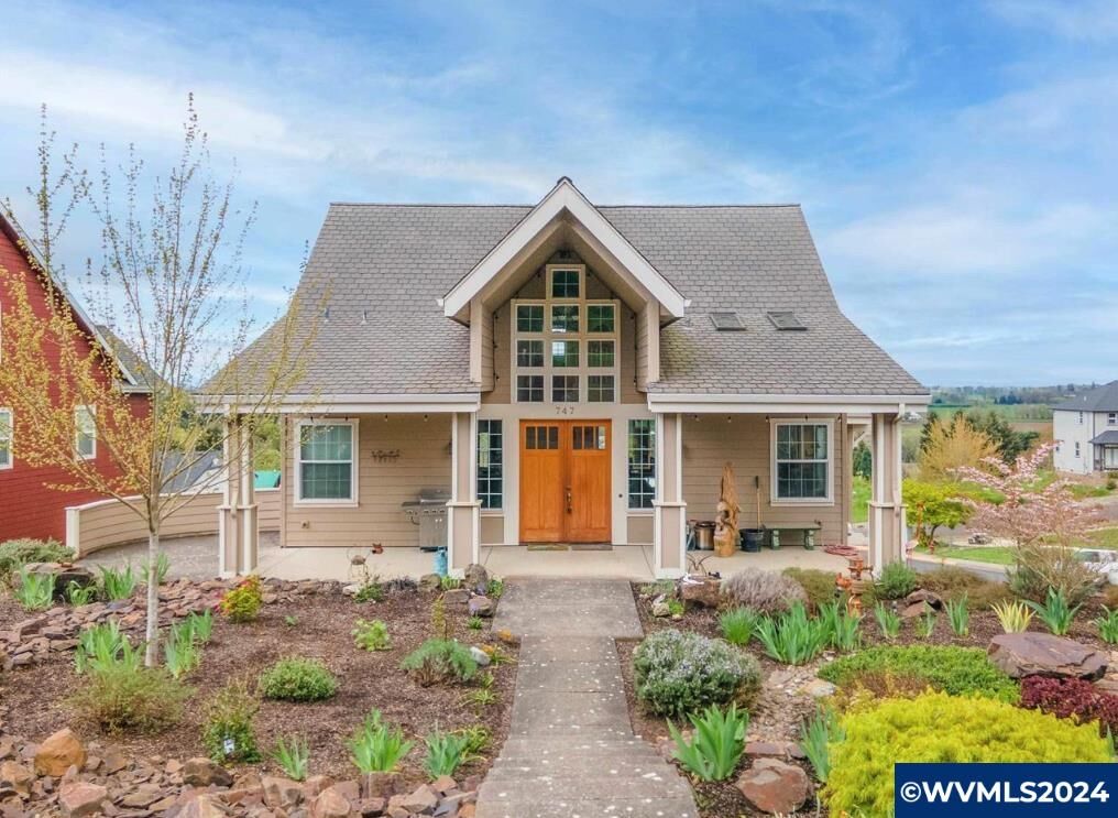 Property Photo:  747  Westview St  OR 97327 