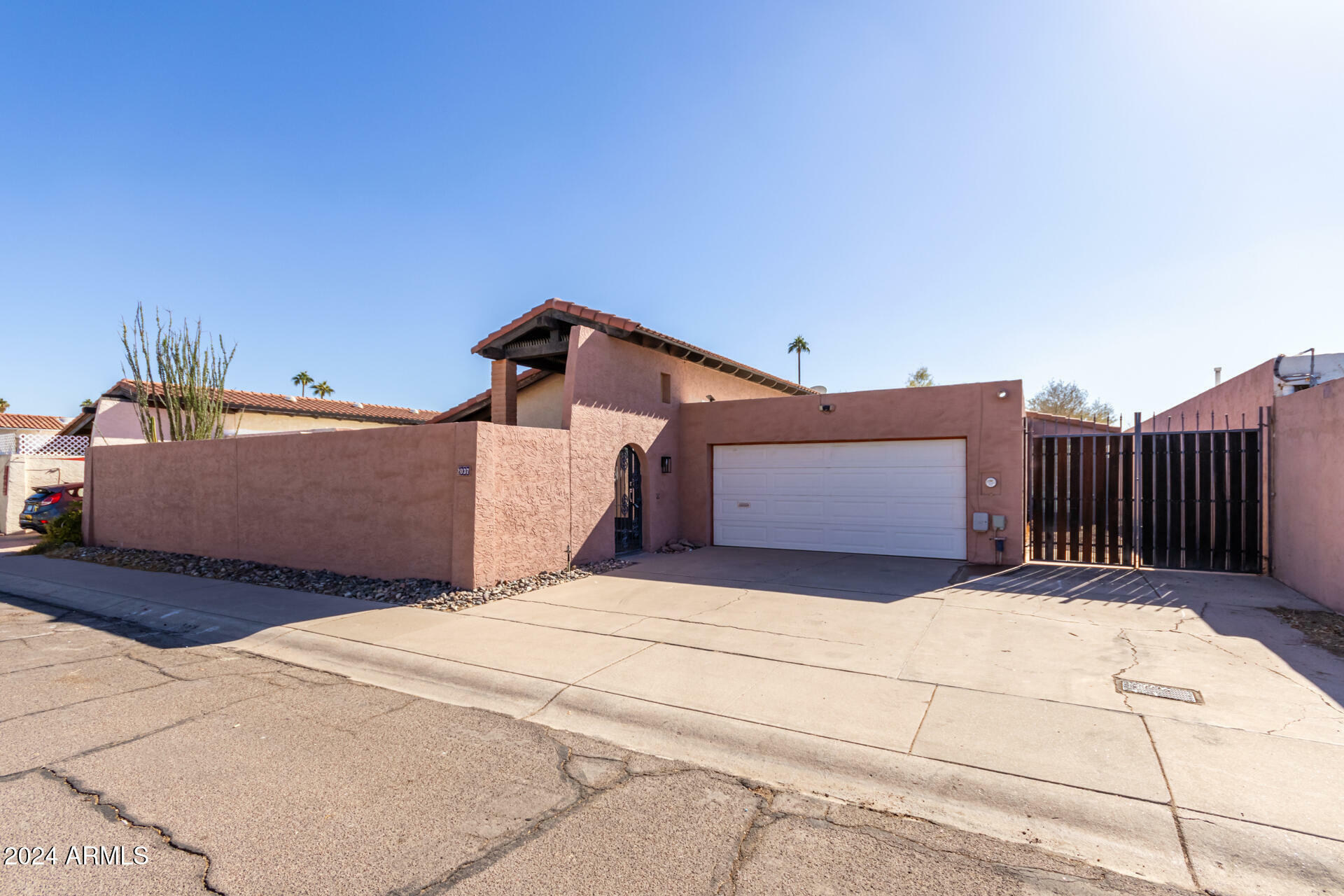 Property Photo:  2037 E Balboa Drive  AZ 85282 