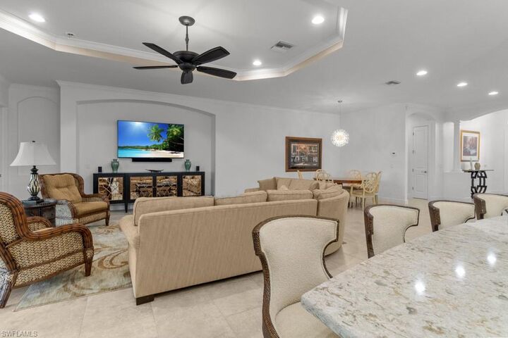 Property Photo:  9235 Rialto Ln  FL 34119 