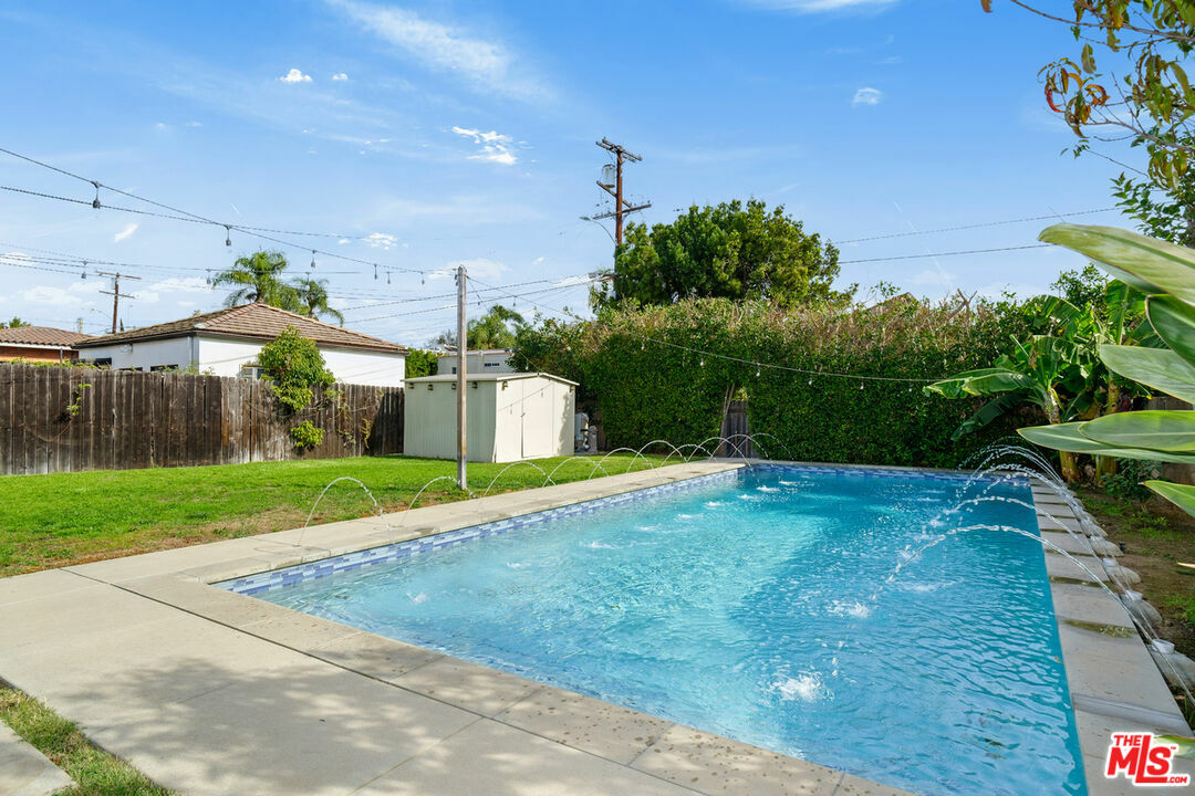 Property Photo:  206 N Elm Dr  CA 90210 