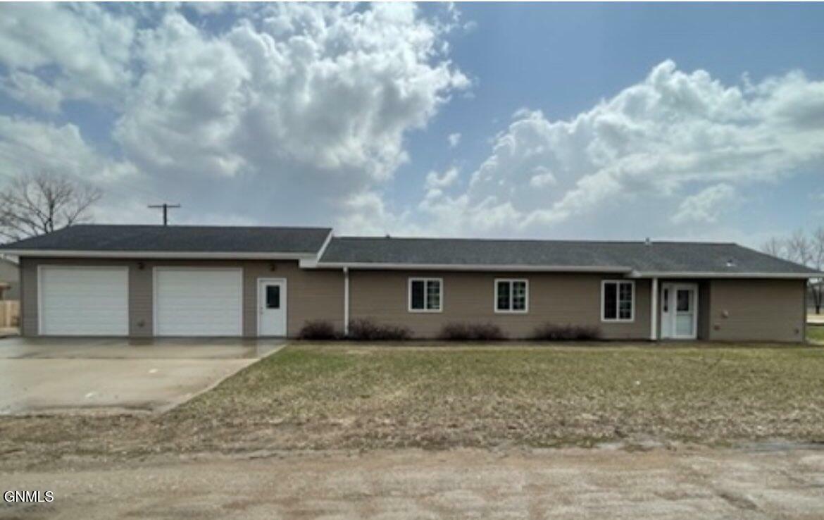 204 Kola Avenue  Oakes ND 58474 photo