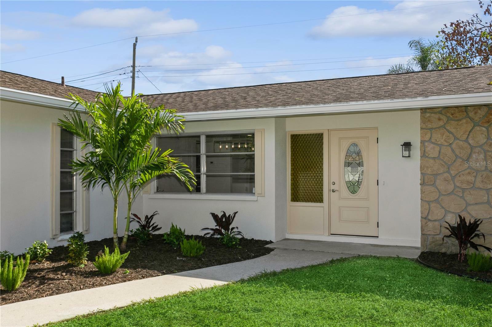 Property Photo:  352 Gardenia Road  FL 34293 