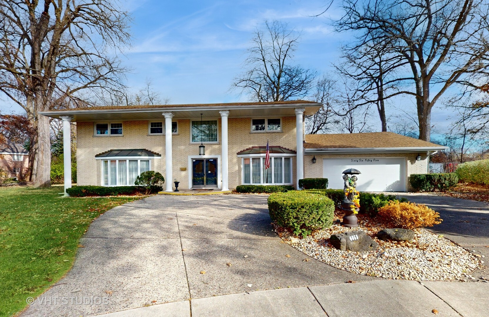 Property Photo:  6655 N Longmeadow Avenue  IL 60712 