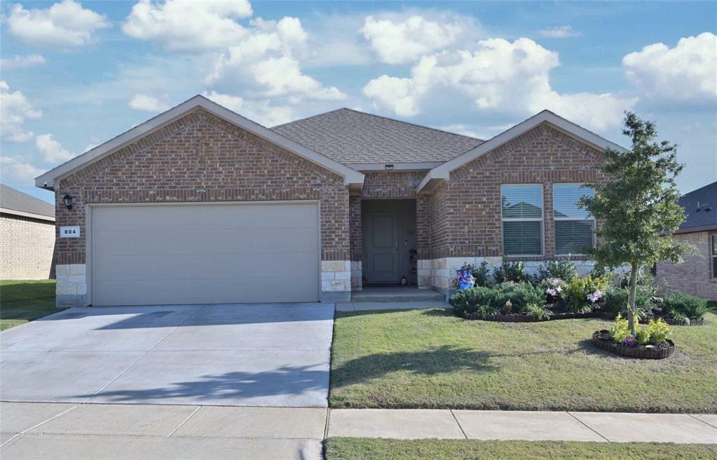 Property Photo:  804 Rendyn Way  TX 76033 