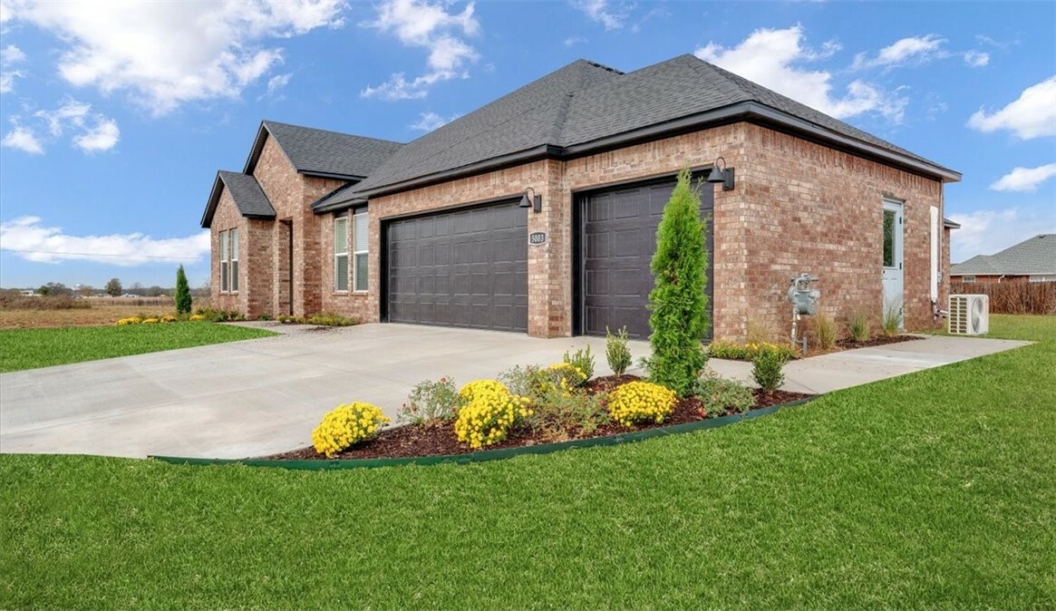 Property Photo: 933 Red Cedar Place AR 72756