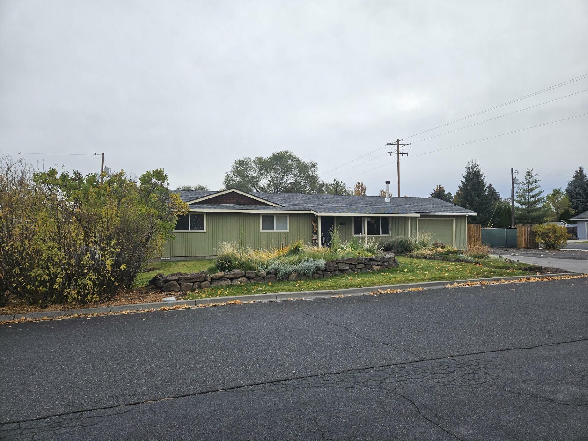 Property Photo:  1472 SW Canyon Drive  OR 97756 