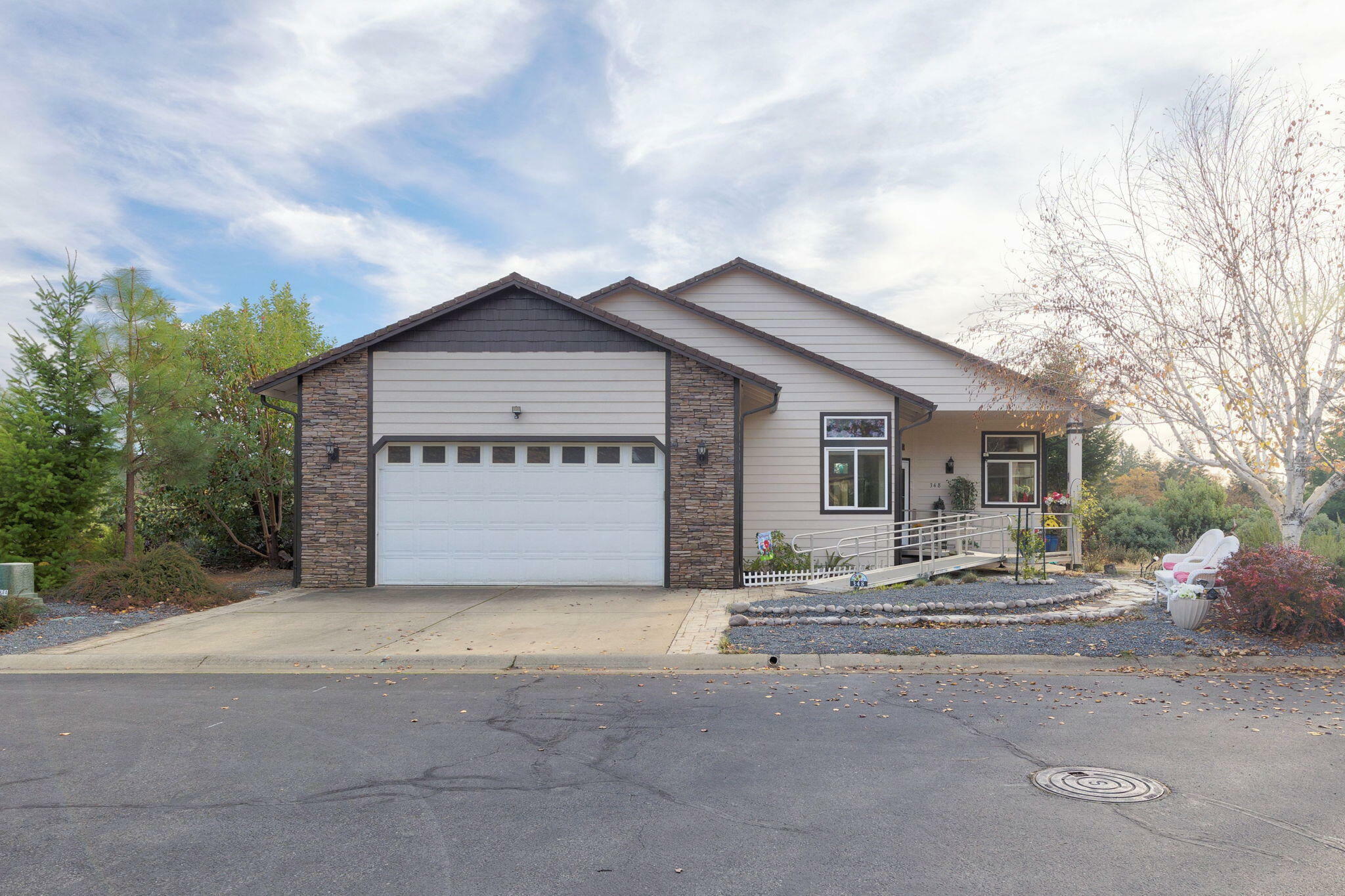 Property Photo: 348 Cedar Ridge Drive OR 97523