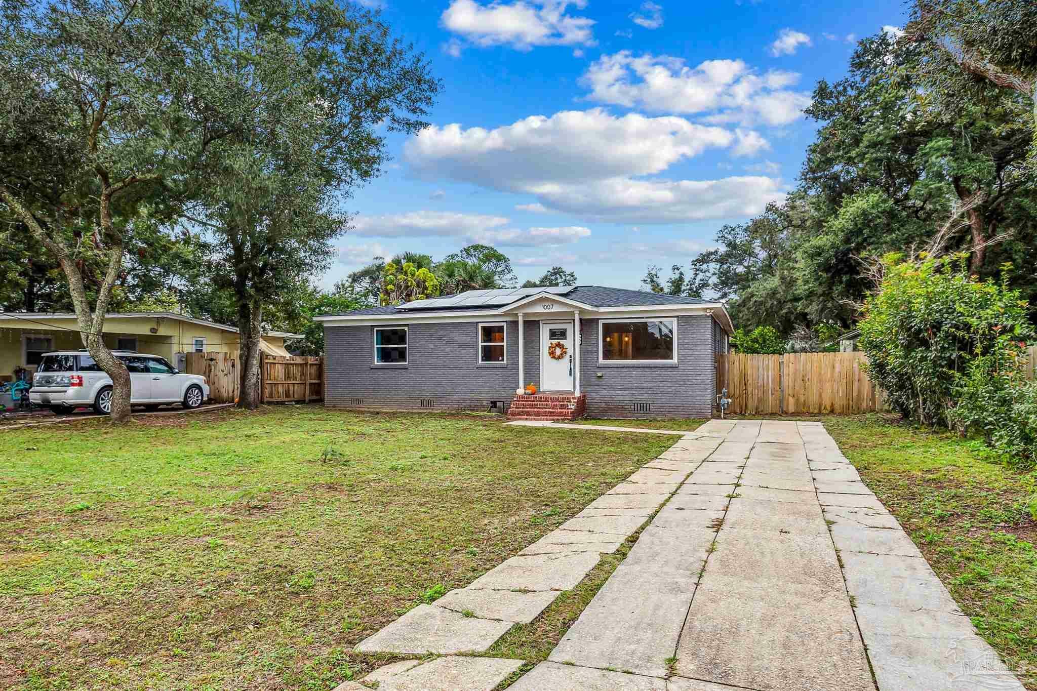 Property Photo:  1007 E Fisher St  FL 32503 