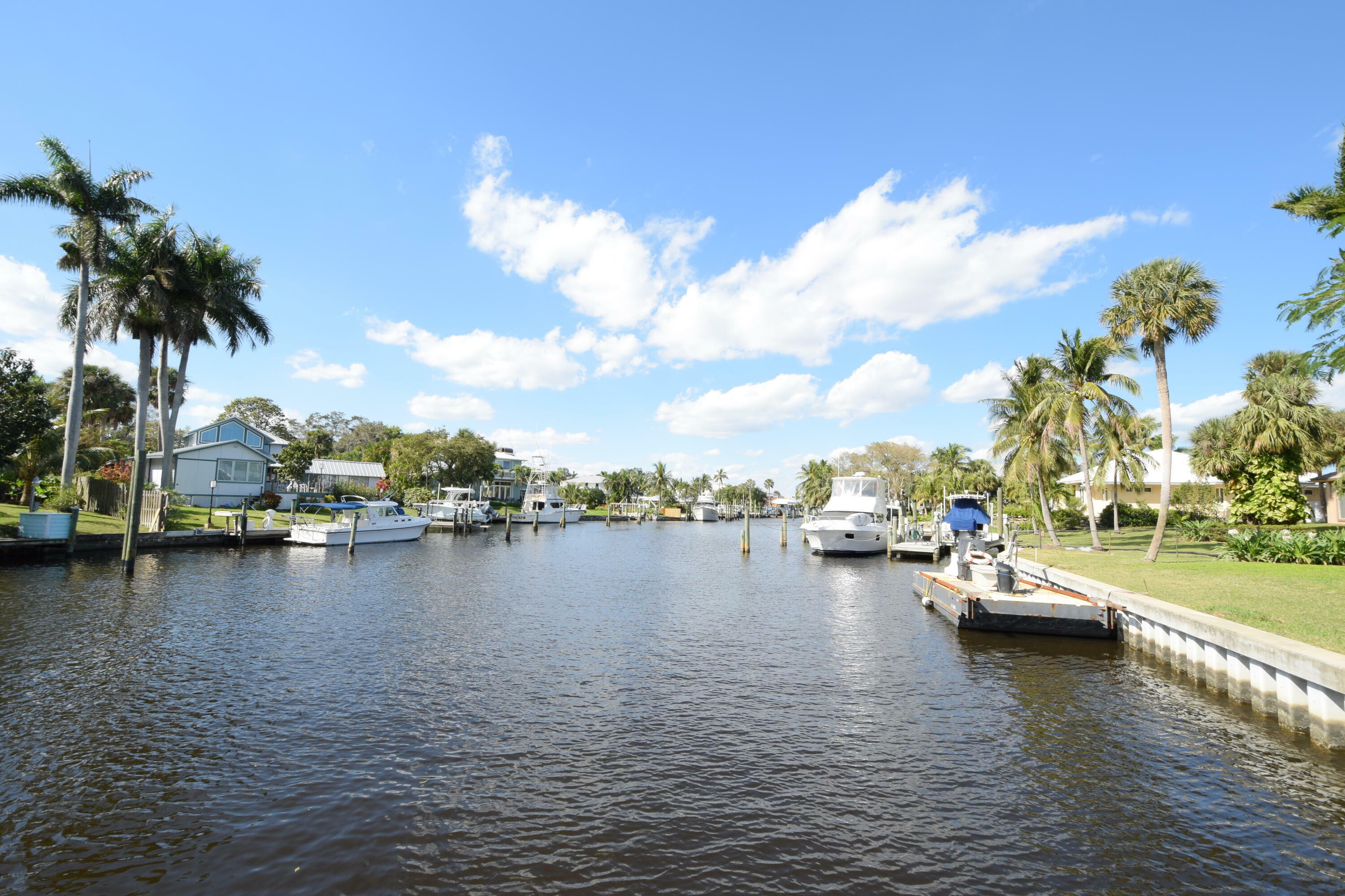 Property Photo:  310 SE Cardinal Way  FL 34996 