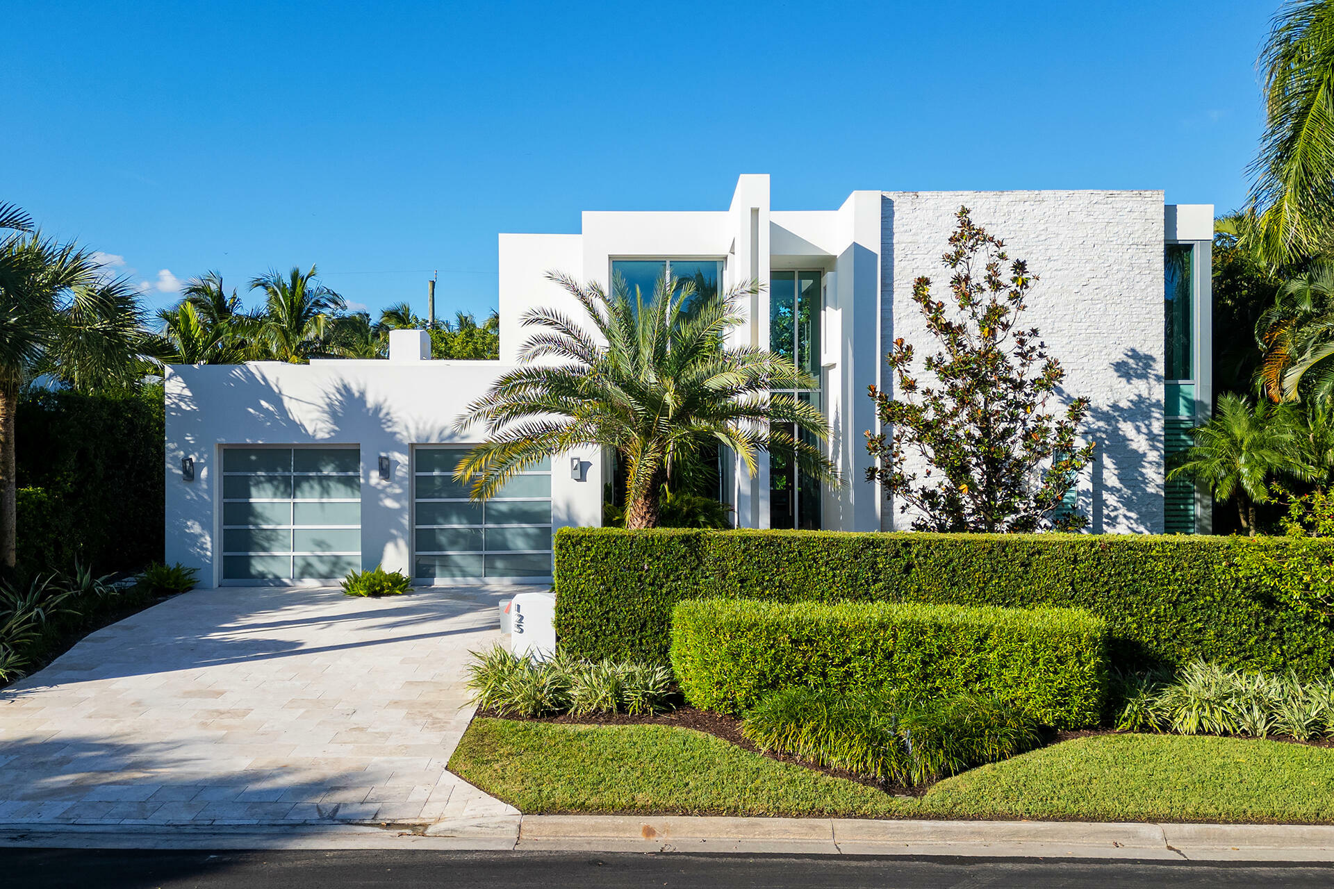 Property Photo: 125 Churchill Road FL 33405