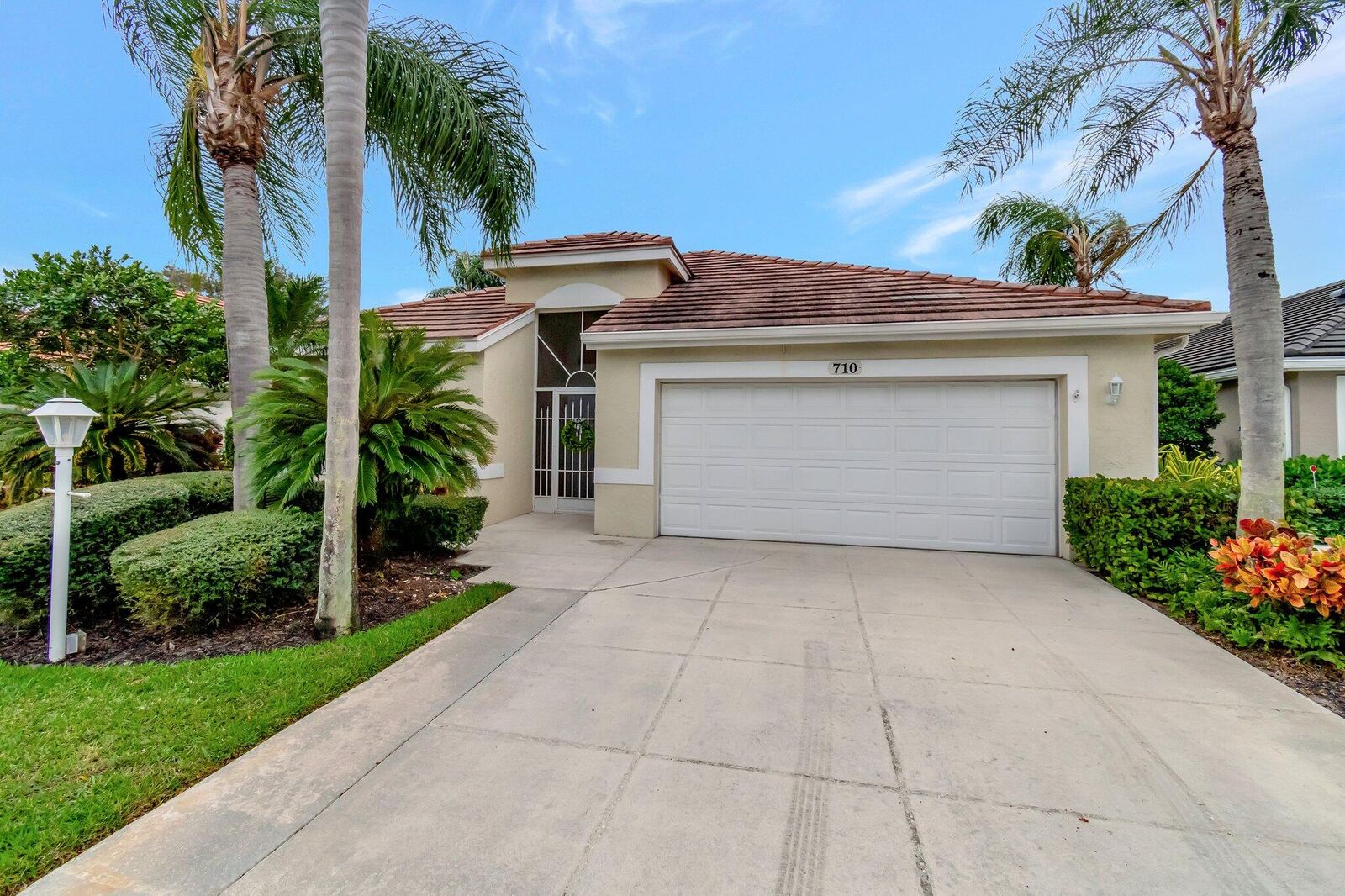 Property Photo:  710 Clearbrook Park Circle  FL 33445 