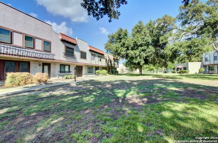 Property Photo:  6810 Crown Rdg  TX 78239 