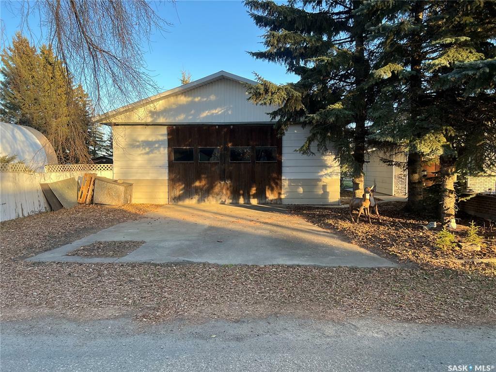 Property Photo:  228 Katherine Avenue N  SK S0E 1H0 